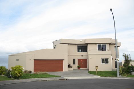 Photo of property in 14 Forbes Lane, Newlands, Wellington, 6037