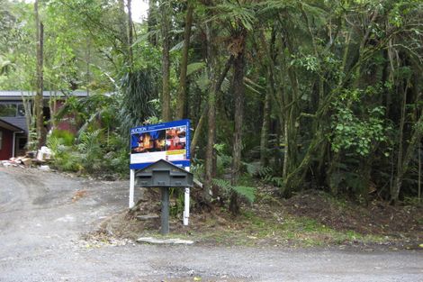 Photo of property in 412 Scenic Drive, Waiatarua, Auckland, 0612