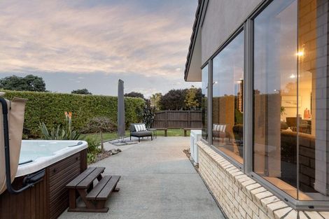 Photo of property in 8 Seabreeze Place, Papamoa Beach, Papamoa, 3118