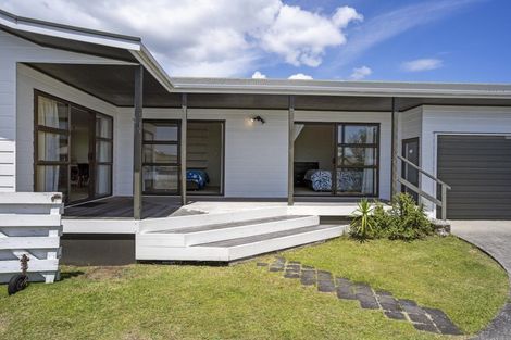 Photo of property in 128 Durrant Drive, Whangamata, 3620