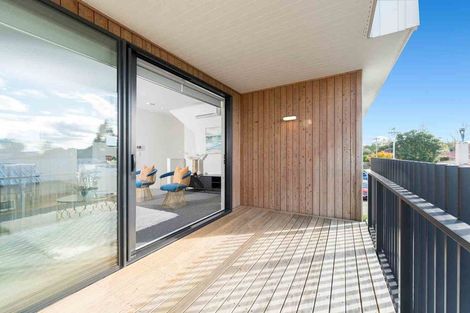 Photo of property in 5/5 Peachgrove Road, Te Atatu Peninsula, Auckland, 0610