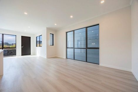 Photo of property in 7 Kikorangi Drive, Wainui, 0992