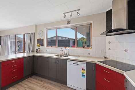 Photo of property in 30 John F Kennedy Drive, Milson, Palmerston North, 4414
