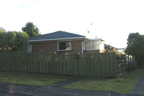 Photo of property in 2/21 Mannering Place, Hillcrest, Auckland, 0627