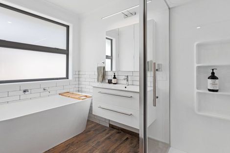 Photo of property in 21 Kahuparere Crescent, Pyes Pa, Tauranga, 3112