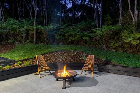 Photo of property in 25 Longfellow Parade, Glen Eden, Auckland, 0604