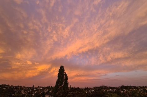 Photo of property in 2/50 Manuka Road, Glenfield, Auckland, 0629