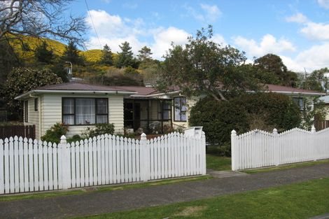 Photo of property in 35 Peel Place, Wainuiomata, Lower Hutt, 5014
