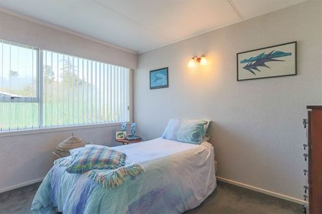 Photo of property in 5 Kowhai Street, Inglewood, 4330