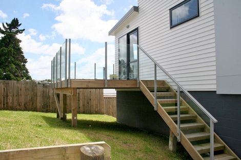 Photo of property in 16b Woodall Place, Totara Vale, Auckland, 0627