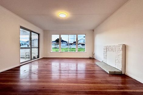 Photo of property in 15 Farnborough Crescent, Mangere, Auckland, 2022