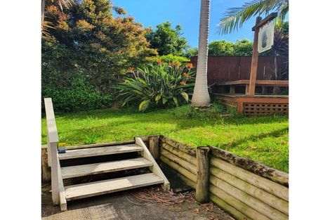 Photo of property in 1/212 Sunnynook Road, Totara Vale, Auckland, 0627