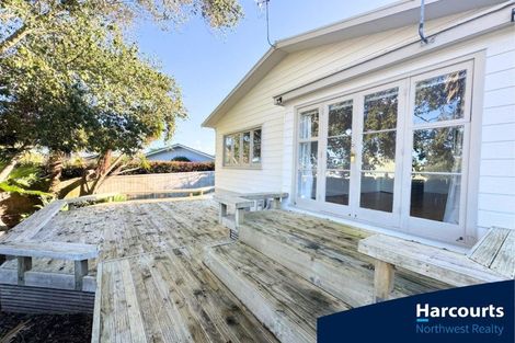 Photo of property in 1a Truscott Place, West Harbour, Auckland, 0618