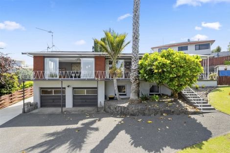 Photo of property in 32 Lynwood Place, Brookfield, Tauranga, 3110