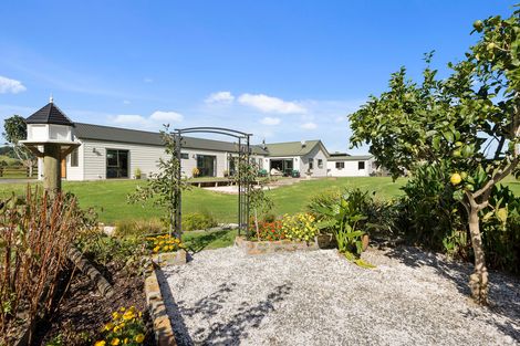 Photo of property in 110 Farmpark Road, Waiuku, 2681