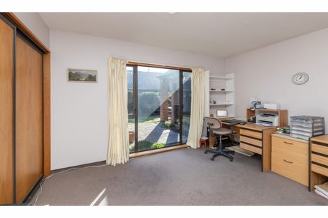 Photo of property in 22 Berkshire Drive, Avonhead, Christchurch, 8042