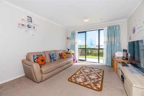 Photo of property in 24 Denver Avenue, Sunnyvale, Auckland, 0612