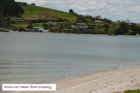 Photo of property in 29 Oxford Street, Whakapirau, Maungaturoto, 0583