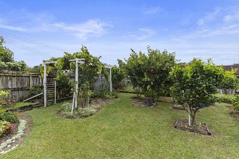 Photo of property in 98 Collingwood Road, Waiuku, 2123