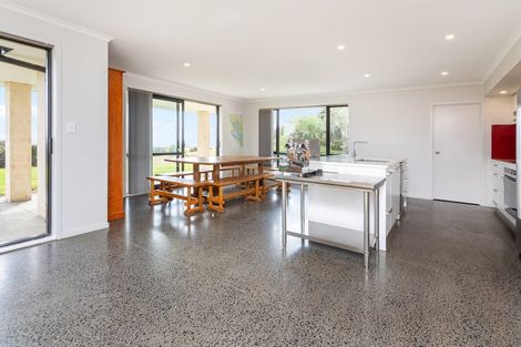 Photo of property in 103 Mcleod Road, South Head, Helensville, 0874