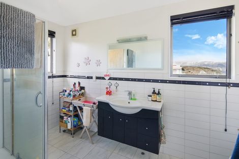 Photo of property in 32 View Road, Houghton Bay, Wellington, 6023