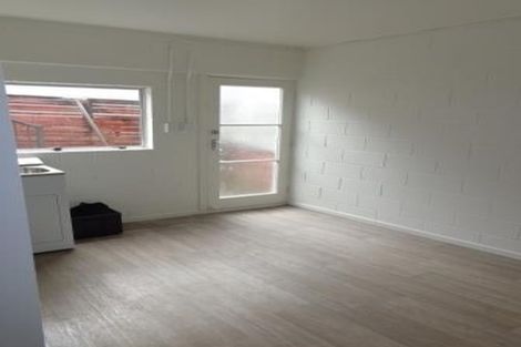 Photo of property in 71 Beaubank Road, Kelston, Auckland, 0602