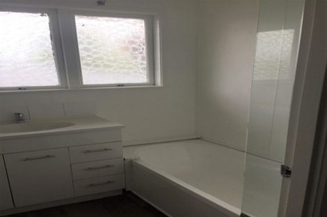 Photo of property in 9 Shale Avenue, Massey, Auckland, 0614