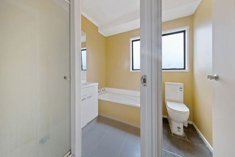 Photo of property in 71 Etherton Drive, Weymouth, Auckland, 2103