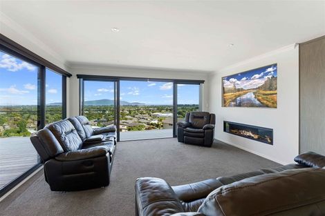 Photo of property in 95 Kakariki Grove, Waikanae, 5036