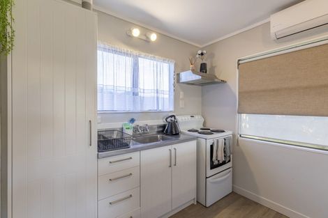 Photo of property in 2/23 Flaunty Place, West Harbour, Auckland, 0618