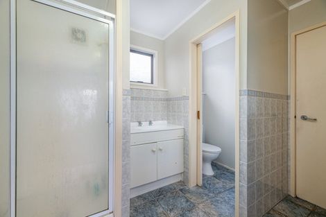 Photo of property in 3 Foyle Place, Glendene, Auckland, 0602