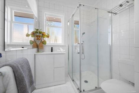 Photo of property in 2/2 Napoleon Avenue, Milford, Auckland, 0620