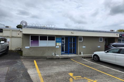 Photo of property in 120 Great South Road, Takanini, 2112