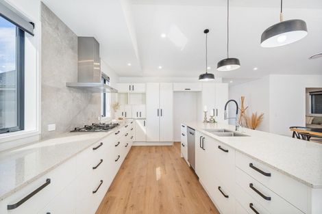 Photo of property in 18 Awatea Drive, Whitianga, 3510