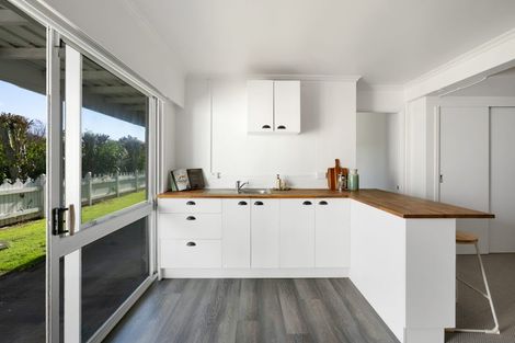 Photo of property in 51 Cumberland Street, Merrilands, New Plymouth, 4312