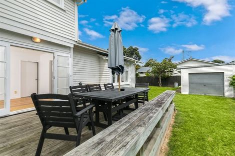 Photo of property in 24 Sulphur Beach Road, Northcote Point, Auckland, 0627