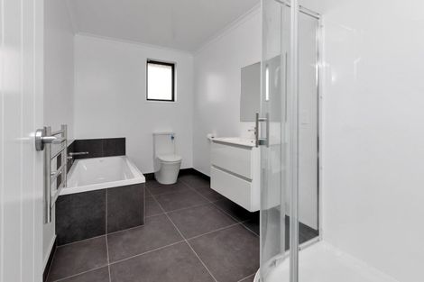 Photo of property in 15 Te Taniwha Road, One Tree Point, 0118