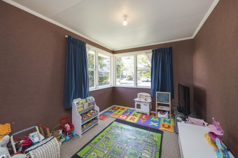 Photo of property in 5 Wairau Place, Kelvin Grove, Palmerston North, 4414