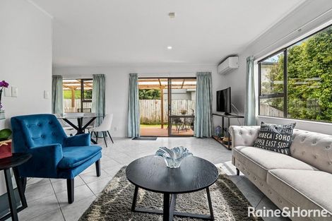 Photo of property in 2/35 Topliss Drive, Northcross, Auckland, 0632