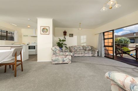 Photo of property in 8/248 Great North Road, Henderson, Auckland, 0612