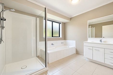 Photo of property in 18 Malbec Place, Rototuna, Hamilton, 3210