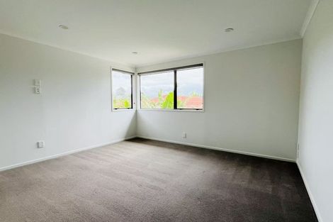 Photo of property in 15 Aronia Way, Goodwood Heights, Auckland, 2105