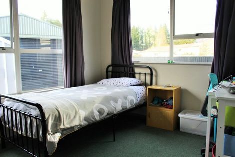 Photo of property in 3 Broderick Street, Te Anau, 9600