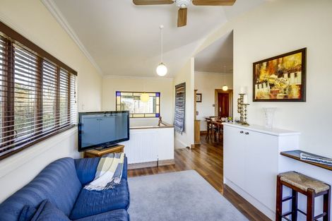 Photo of property in 2 Cobden Crescent, Bluff Hill, Napier, 4110