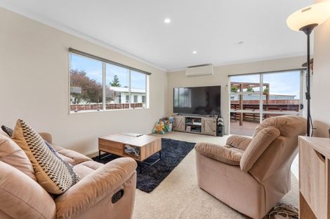 Photo of property in 28 Leander Place, Milson, Palmerston North, 4414