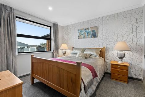 Photo of property in 18 Manurau Crescent, Merrilands, New Plymouth, 4312