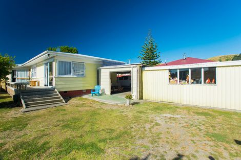 Photo of property in 103 Huxley Road, Outer Kaiti, Gisborne, 4010