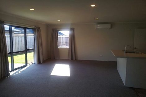 Photo of property in 37 Faringdon Boulevard, Rolleston, 7615