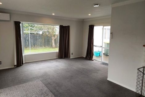 Photo of property in 98 Oakfield Crescent, Pukete, Hamilton, 3200