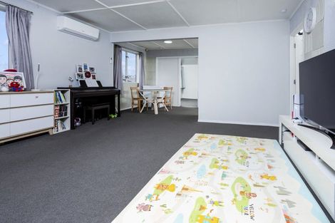 Photo of property in 8 Athena Drive, Totara Vale, Auckland, 0629